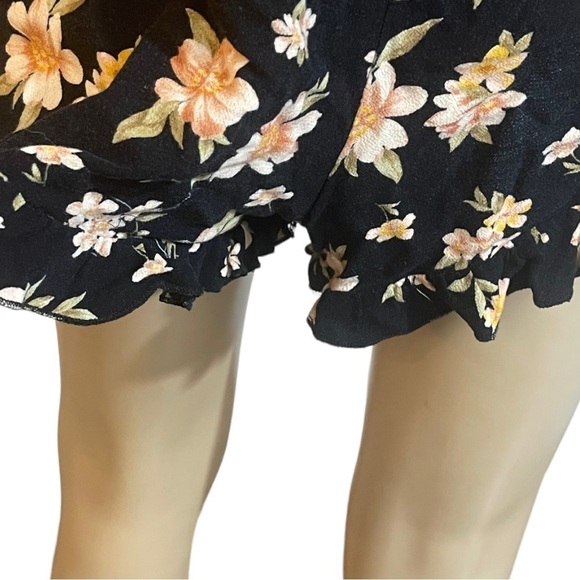 American Eagle Black & Peach Floral Print Ruffle Shorts - Picture 6 of 11